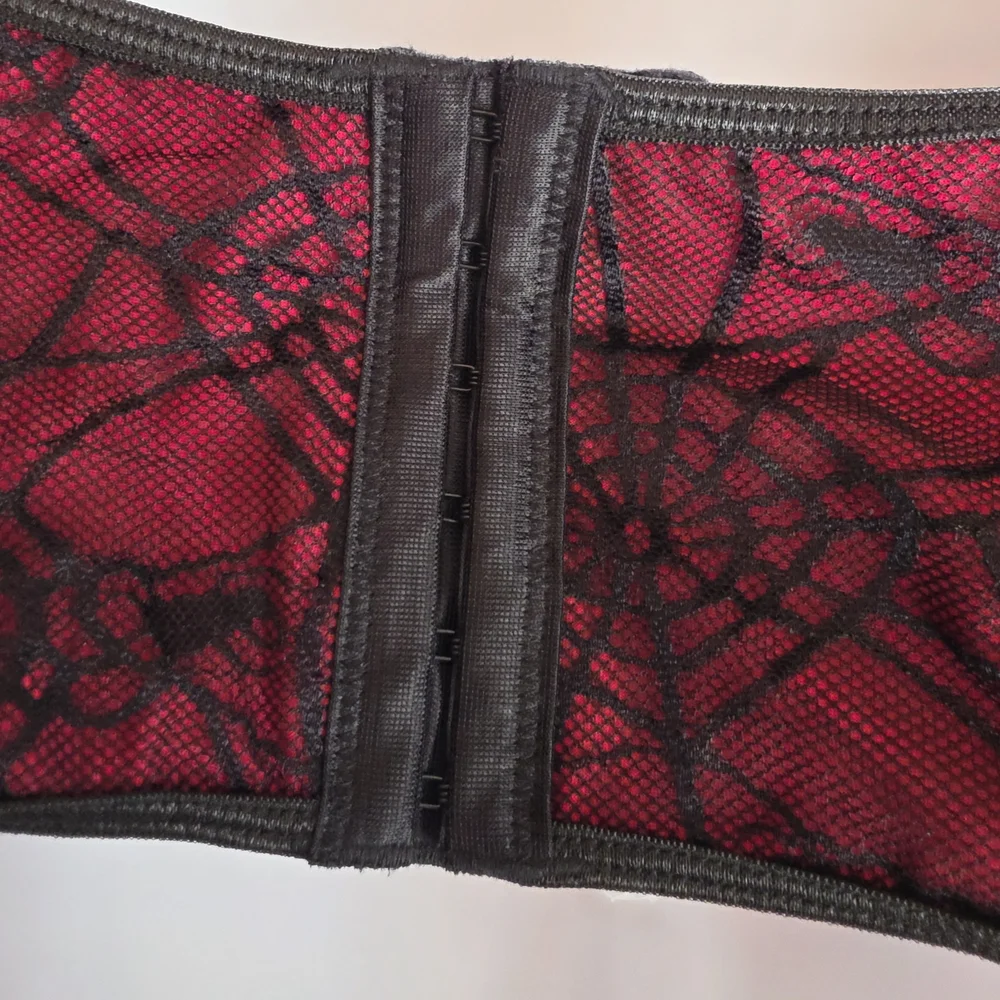 Black and Red Lace-Up Crop Top - Picture 6 of 8